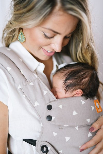 baby carrier with neck support