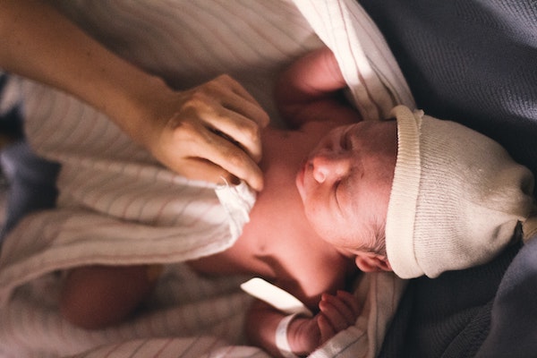 Improper swaddling may put baby at higher risk of hip dysplasia