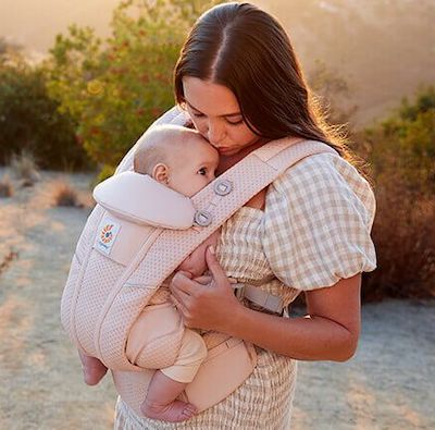Ergobaby Omni - Provides most natural position for the baby