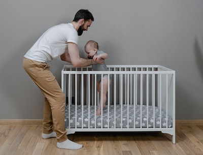 how long do babies sleep in bassinet and how to transition baby to a crib