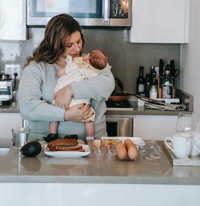 Meal delivery or groceries delivery gift for new mom
