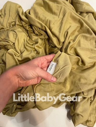 Solly Baby Wrap is a long piece of fabric - it come sin one size and thanks to high adjustability it can be shared between caregivers