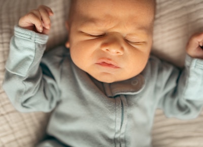 How To Fix Day And Night Confusion In Babies (8 Useful Tips)