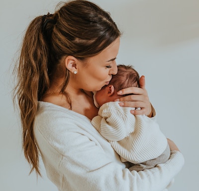 Baby Rubbing Face On You - Possible Causes Baby Rubbing Face On You - Possible Causes