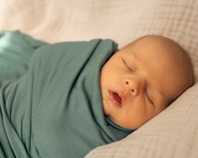 Swaddling Swaddling is one of the solutions to help baby sleep better during day and night confusion